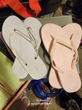 Old Navy White and Light Pink Flip Flop Sandals